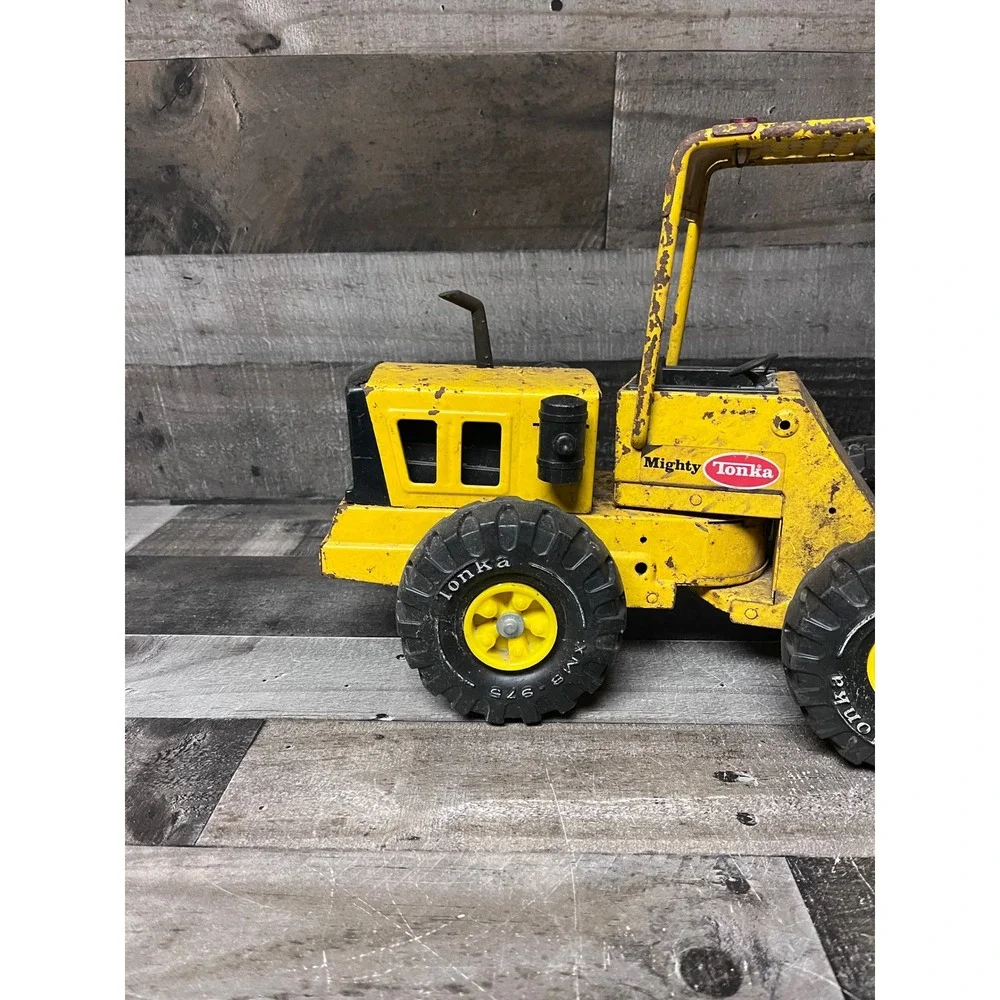 Vintage Tonka Mighty Forklift Pressed Steel Toy Construction Vehicle Yellow